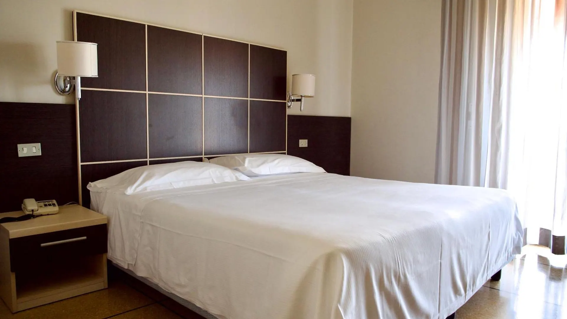 Hotel Mediterraneo Cavi di Lavagna