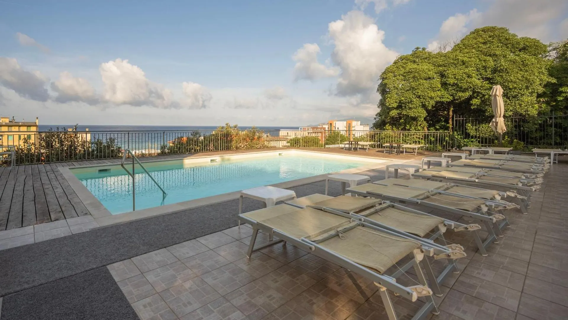 Hotel Mediterraneo Cavi di Lavagna 3*,  Italy