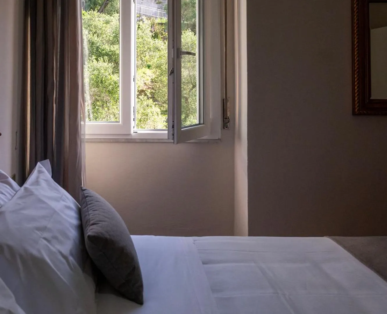 Hotel Mediterraneo Cavi di Lavagna 3*,  Italy
