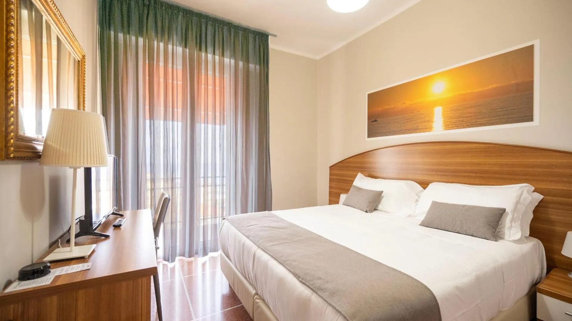 Hotel Mediterraneo Cavi di Lavagna 3*,