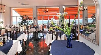 Hotel Mediterraneo Cavi di Lavagna Italië