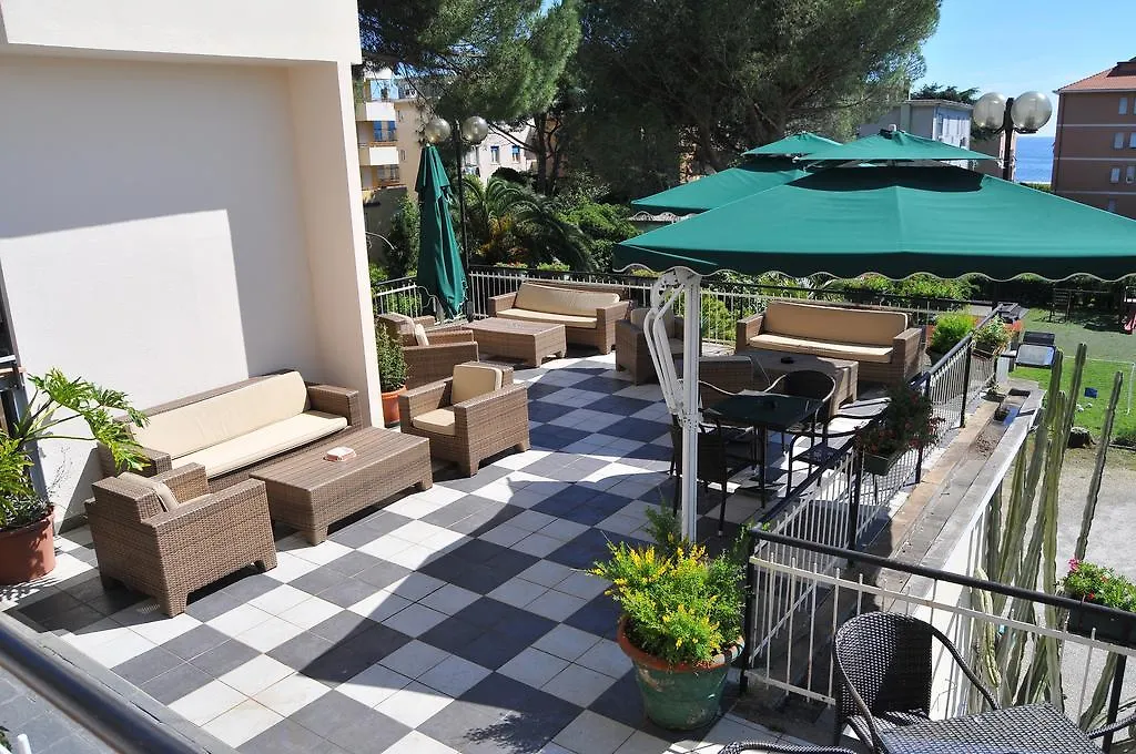 Hotel Mediterraneo Cavi di Lavagna 3*,