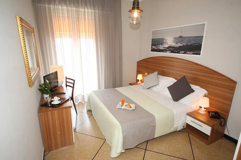 Hotel Mediterraneo Cavi di Lavagna 3*,  Italië