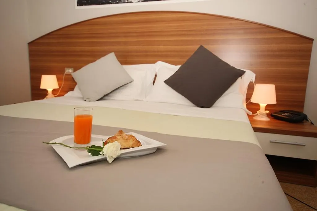 Hotel Mediterraneo Cavi di Lavagna